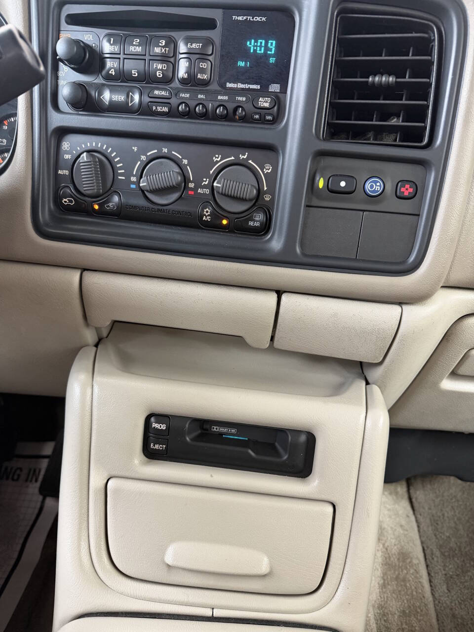 Used 2002 Chevrolet Suburban LT RWD image 13