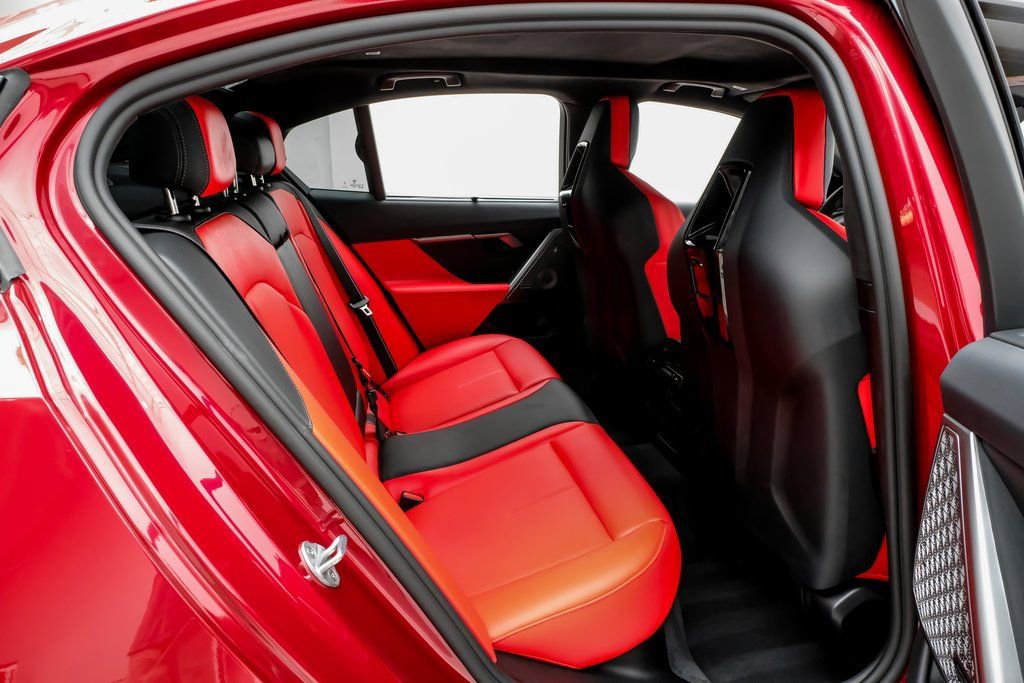 Used 2025 BMW M5 w/ Carbon Package image 30