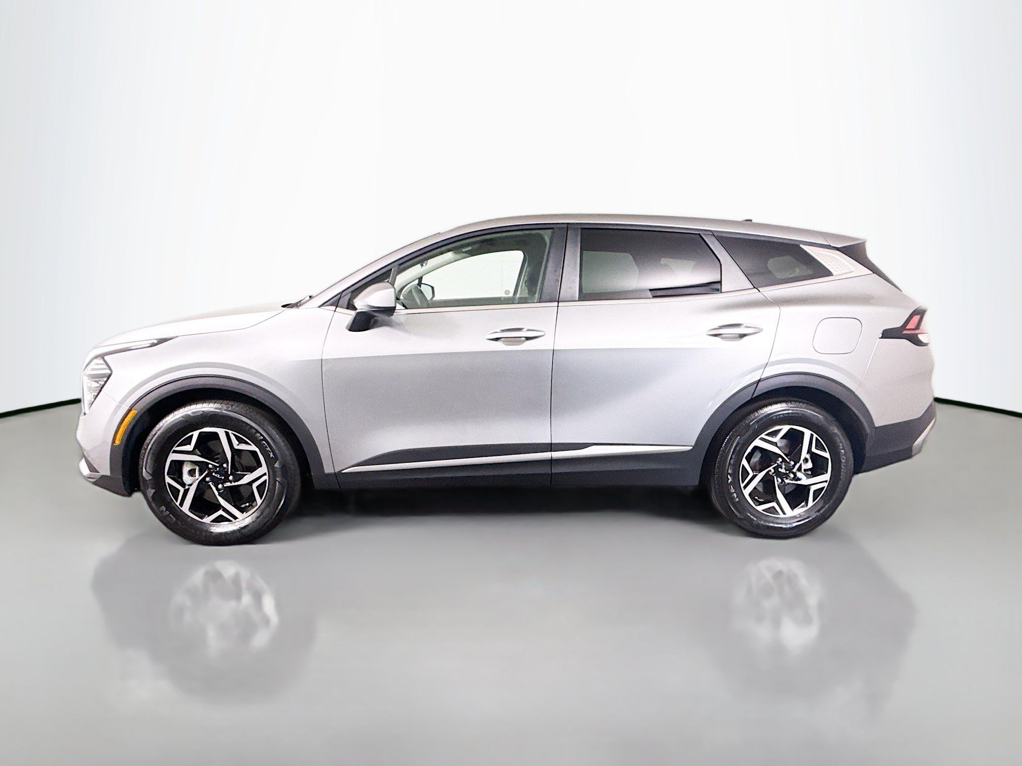Used 2024 Kia Sportage LX FWD image 6