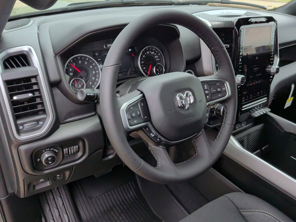 New 2026 RAM 1500 4x4 Crew Cab image 13