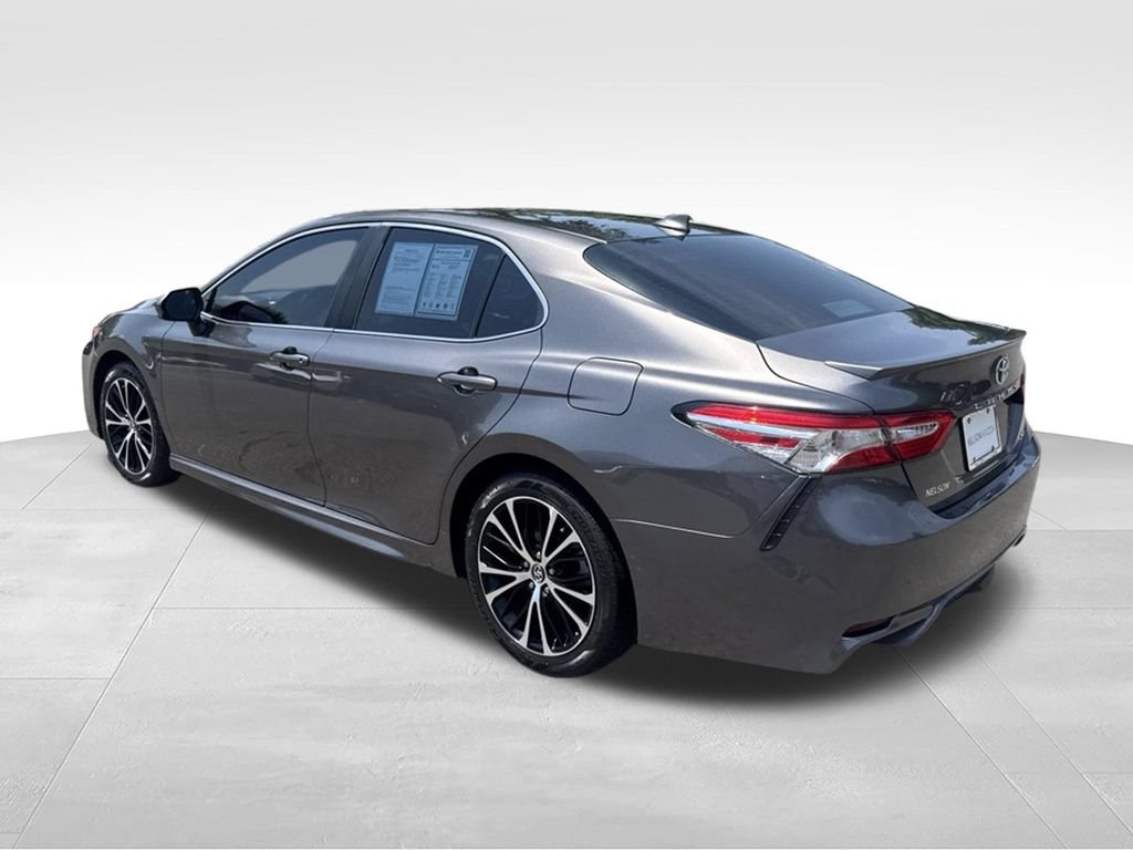 Used 2020 Toyota Camry SE FWD image 5