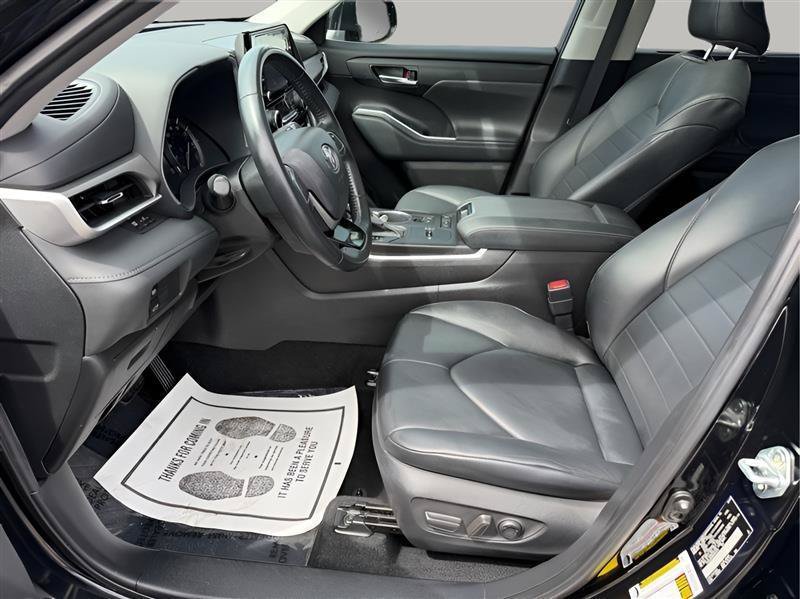 Used 2021 Toyota Highlander XLE FWD image 16
