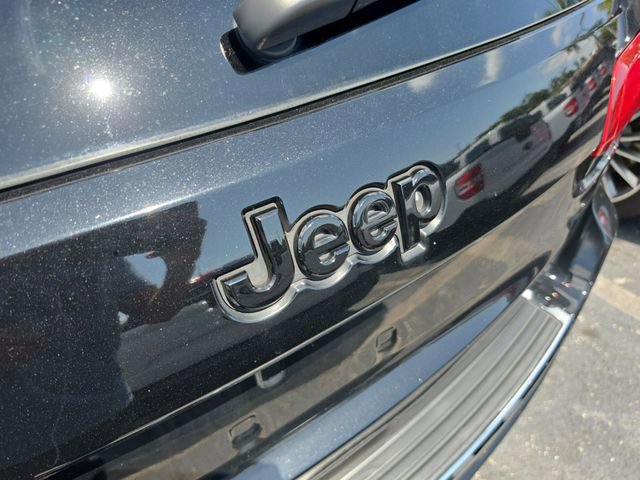 Used 2017 Jeep Grand Cherokee Altitude RWD image 5