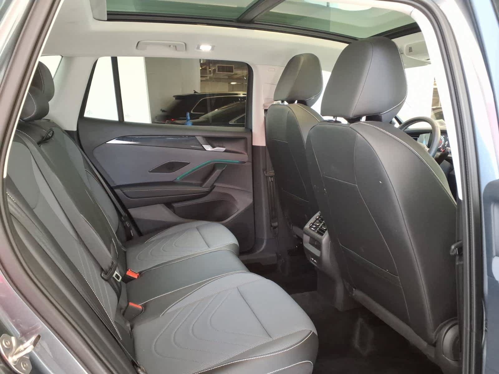 Used 2026 Volkswagen Tiguan SE w/ Panoramic Sunroof Package AWD/4WD image 19