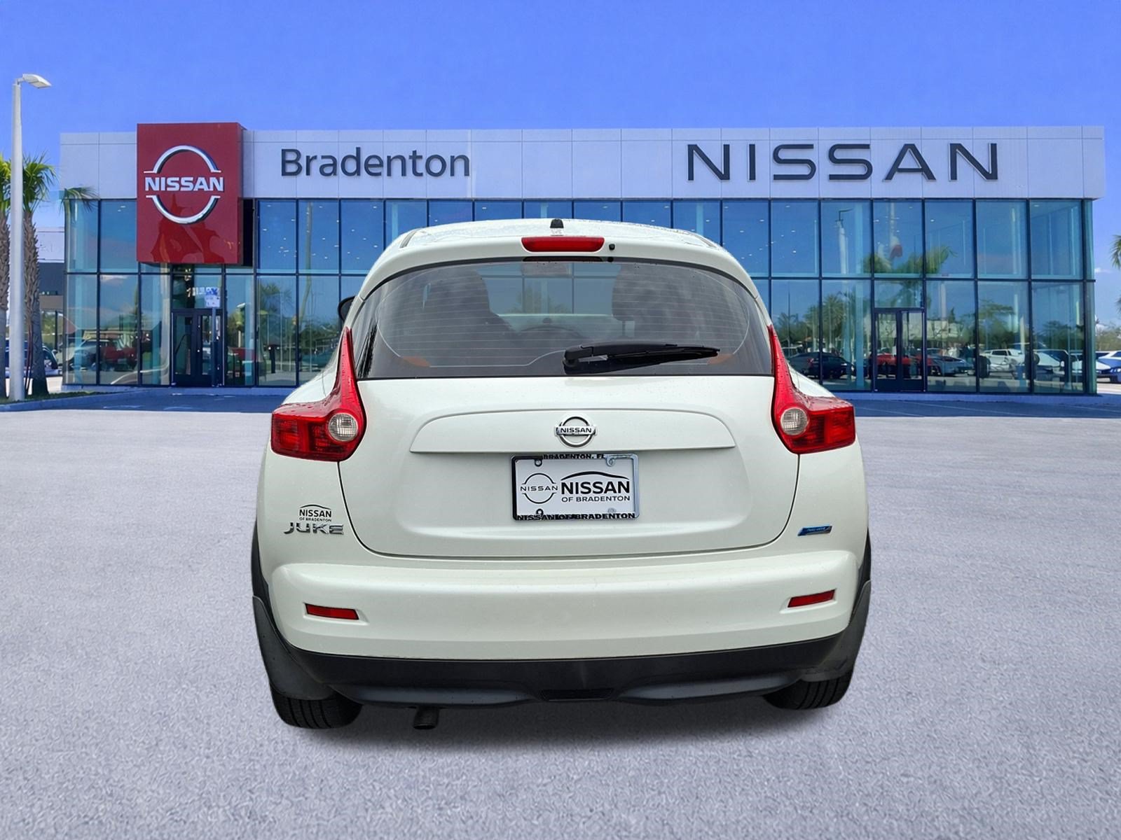 Used 2013 Nissan Juke S FWD image 6