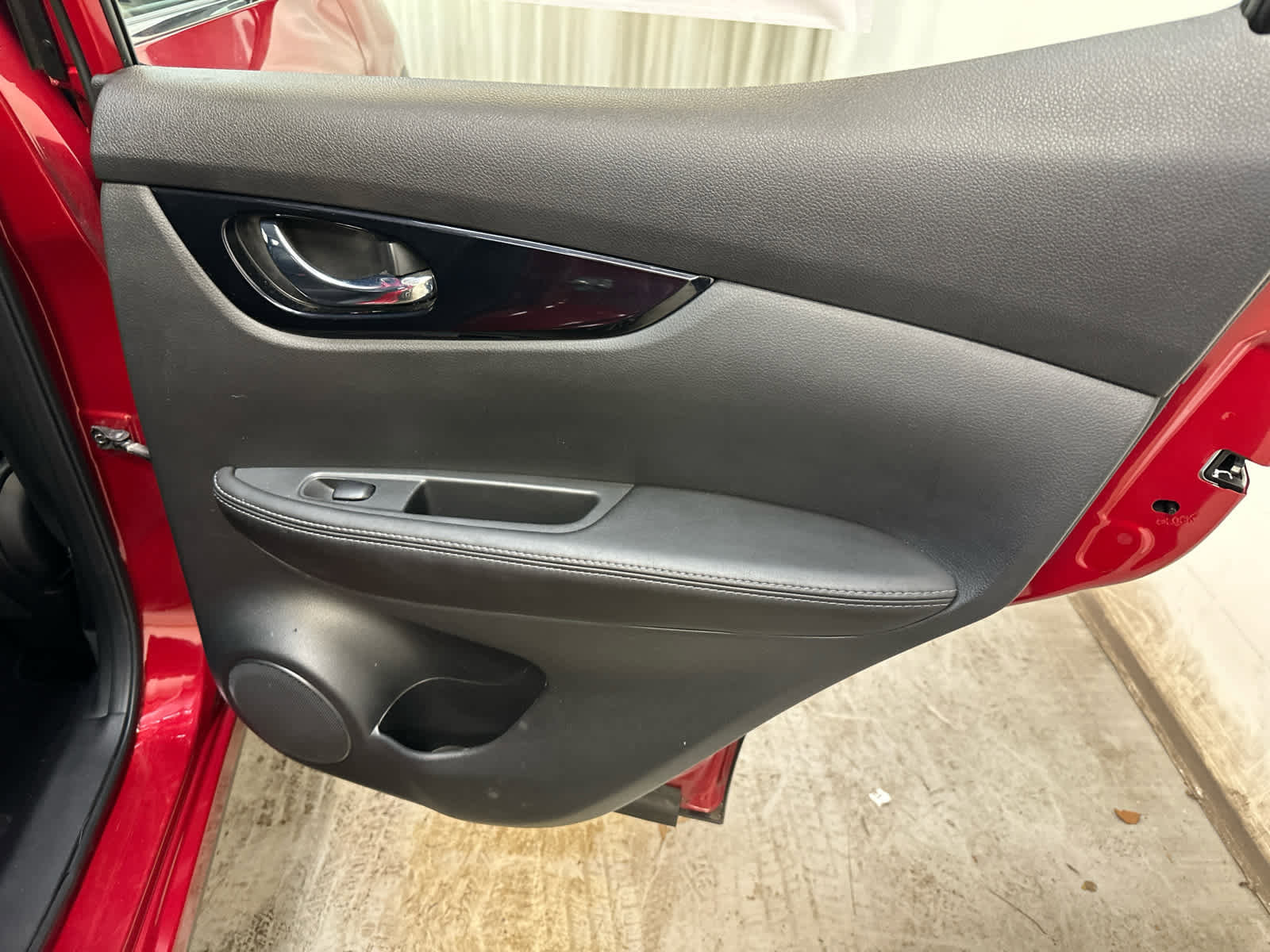 Certified 2018 Nissan Rogue Sport SL w/ SL Premium Package AWD/4WD image 30