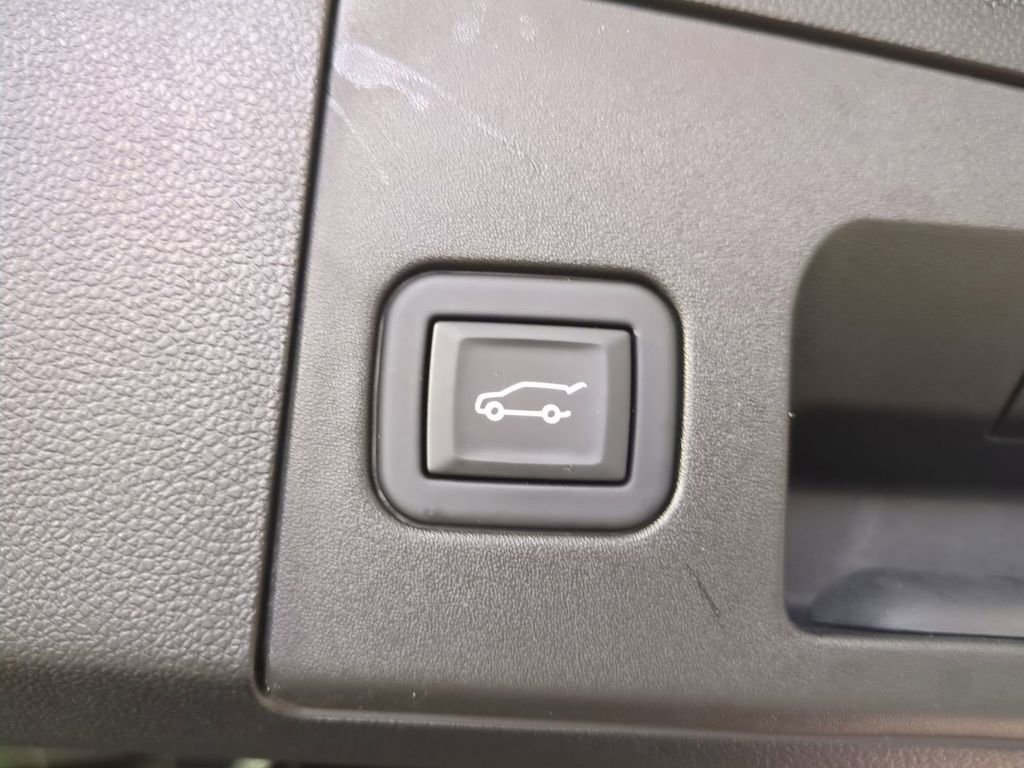 Used 2024 Cadillac XT4 Premium Luxury w/ Technology Package image 15