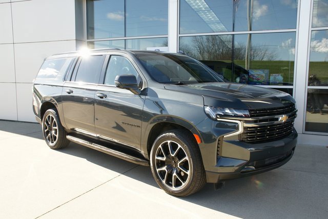 Used 2022 Chevrolet Suburban RST w/ Sport Performance Package image 7