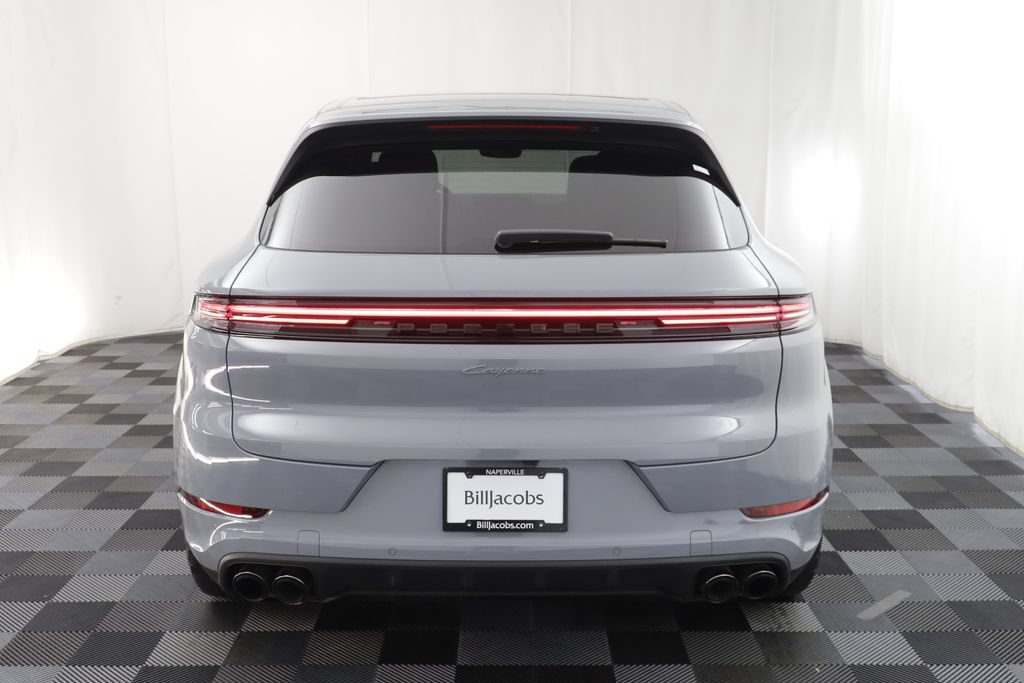 Used 2025 Porsche Cayenne AWD/4WD image 18