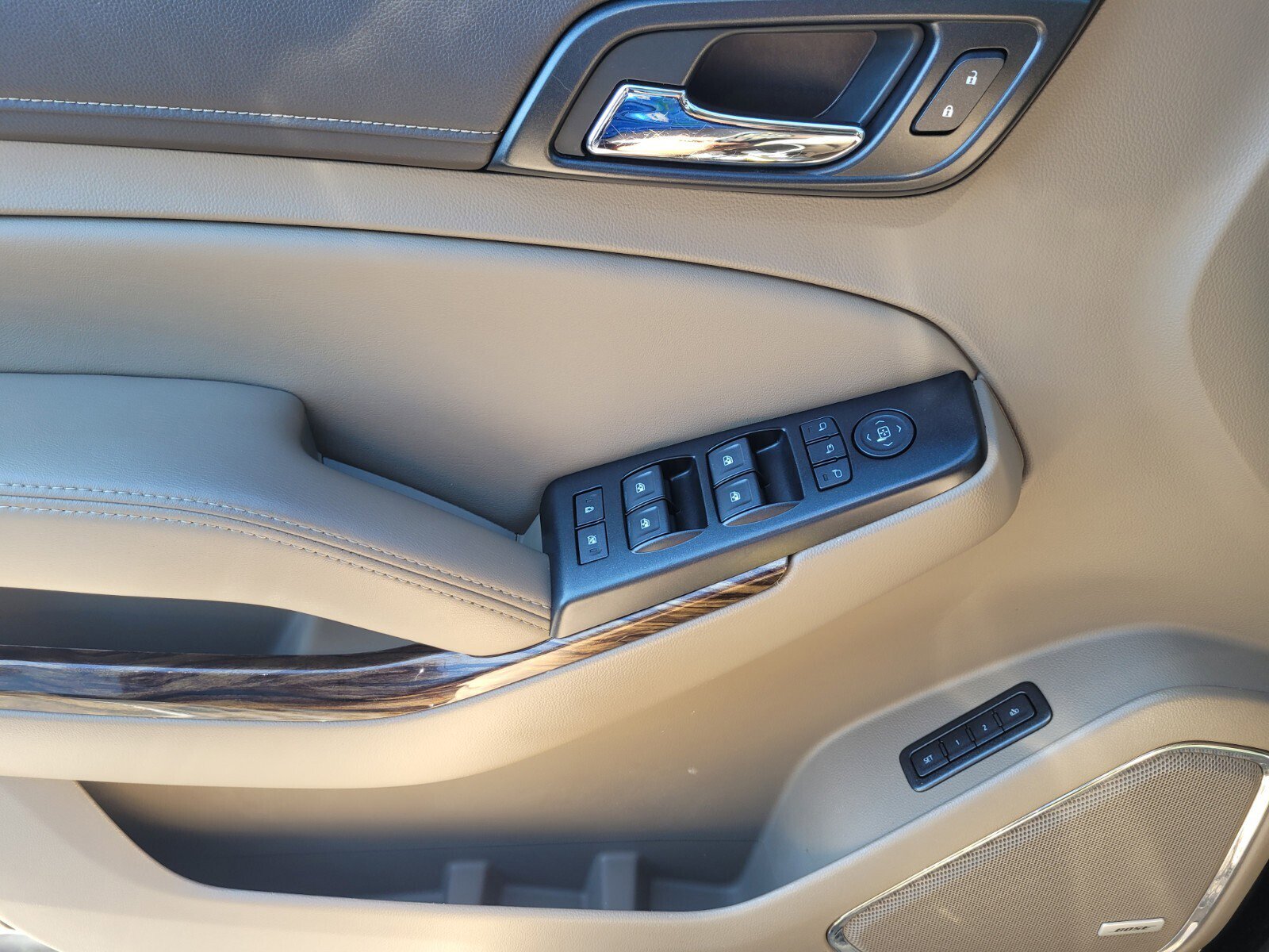 Used 2020 GMC Yukon SLT w/ Premium Edition image 23