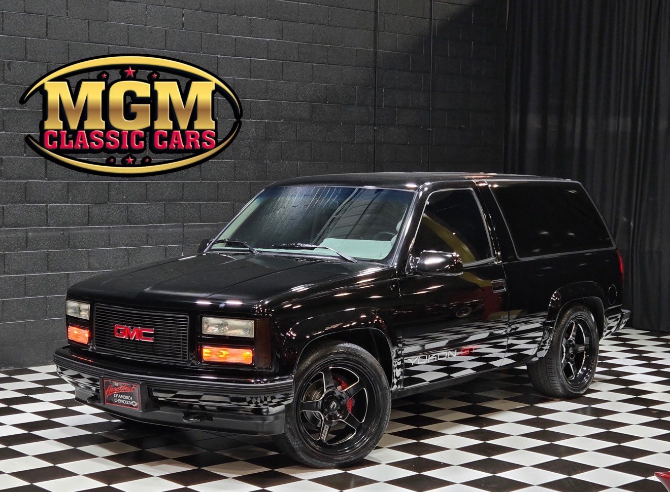 Used 1993 GMC Yukon 4WD 2-Door image 1