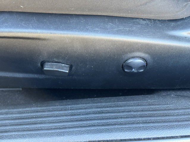 Used 2022 Dodge Challenger SXT w/ Blacktop Package image 9