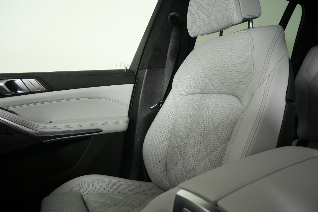 Used 2027 BMW X7 xDrive40i w/ M Sport Package AWD/4WD image 24