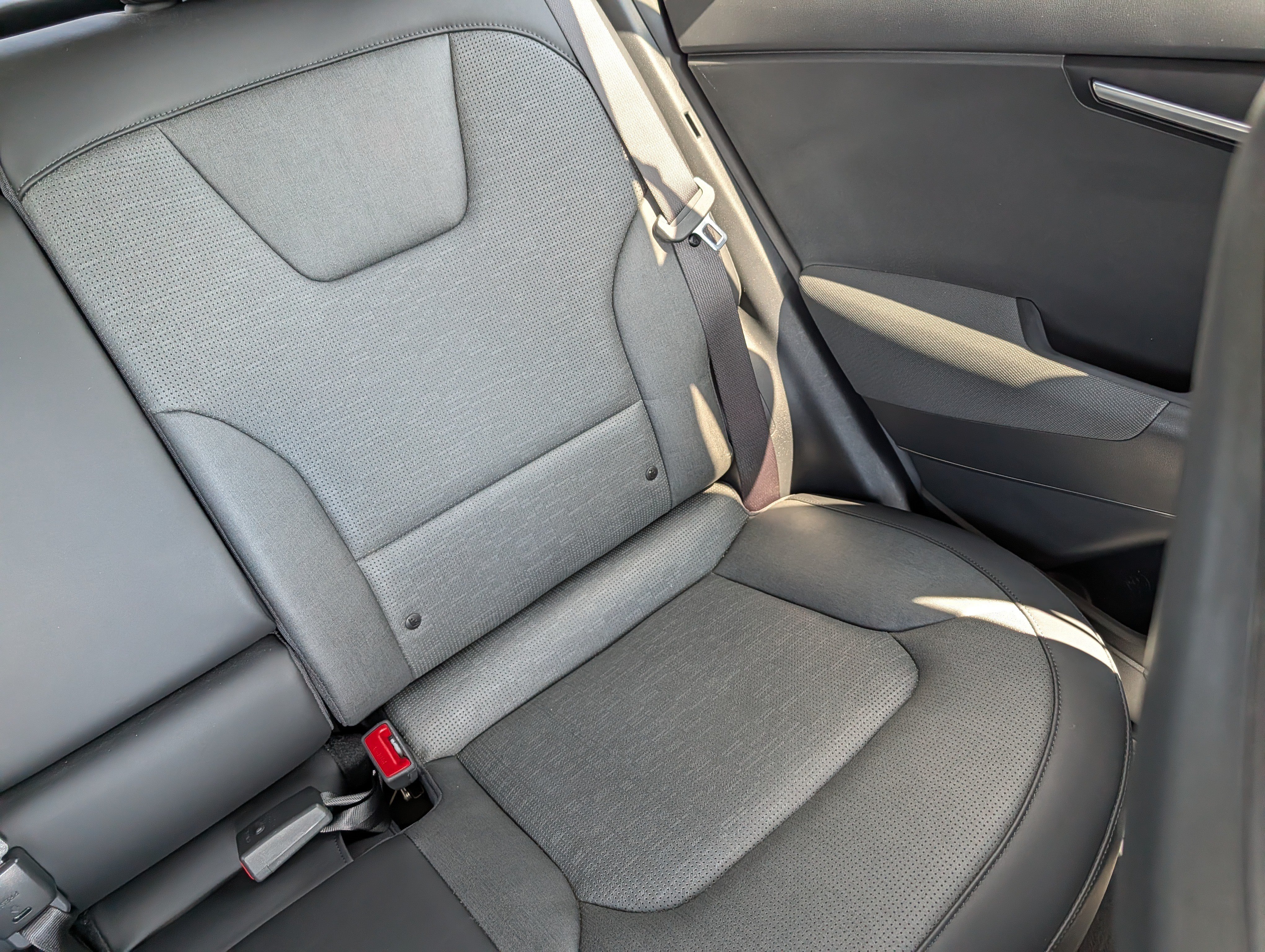 Certified 2024 Kia Niro Wave w/ Wave Preserve Package FWD image 18