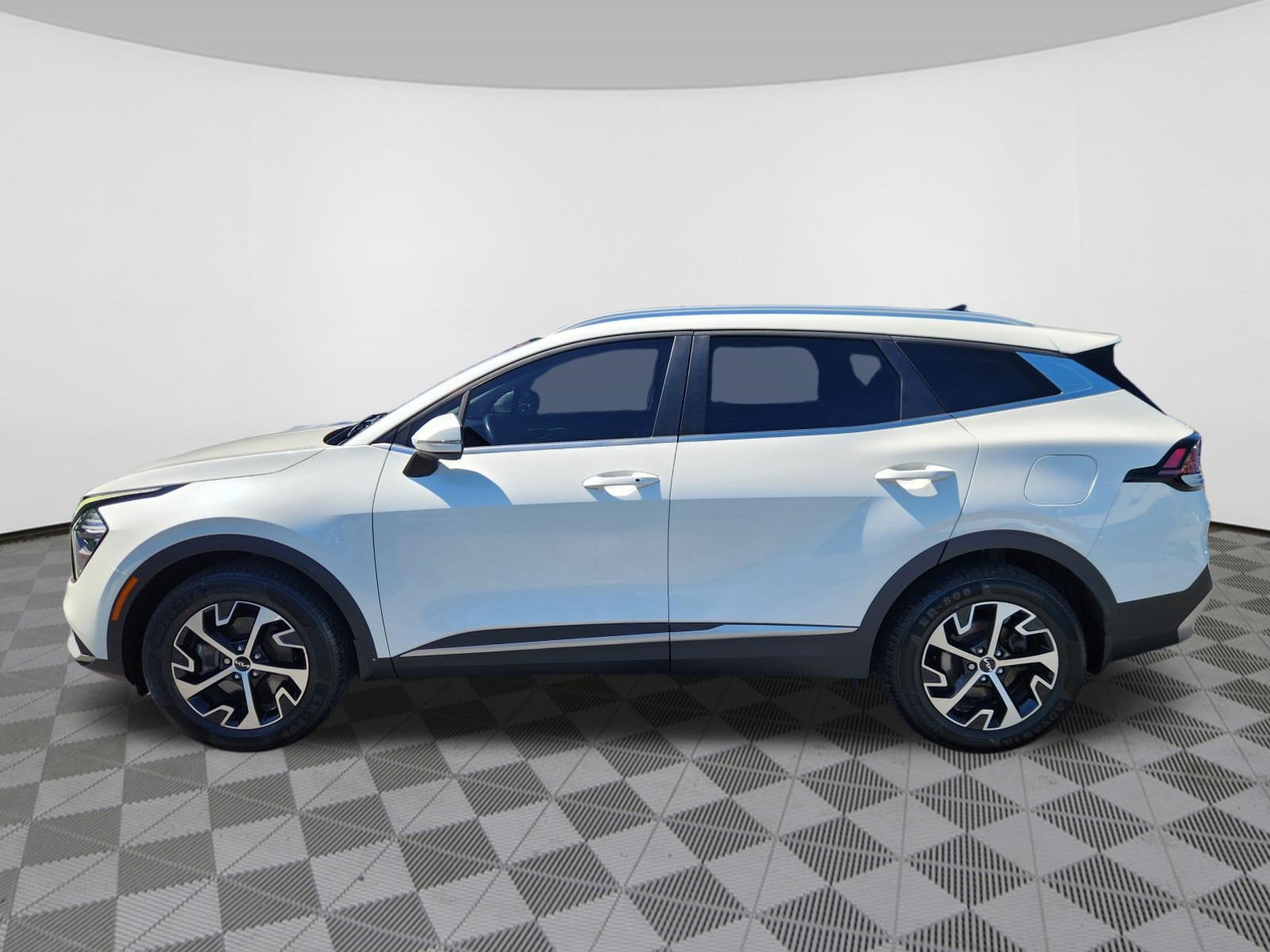Used 2023 Kia Sportage EX AWD/4WD image 5