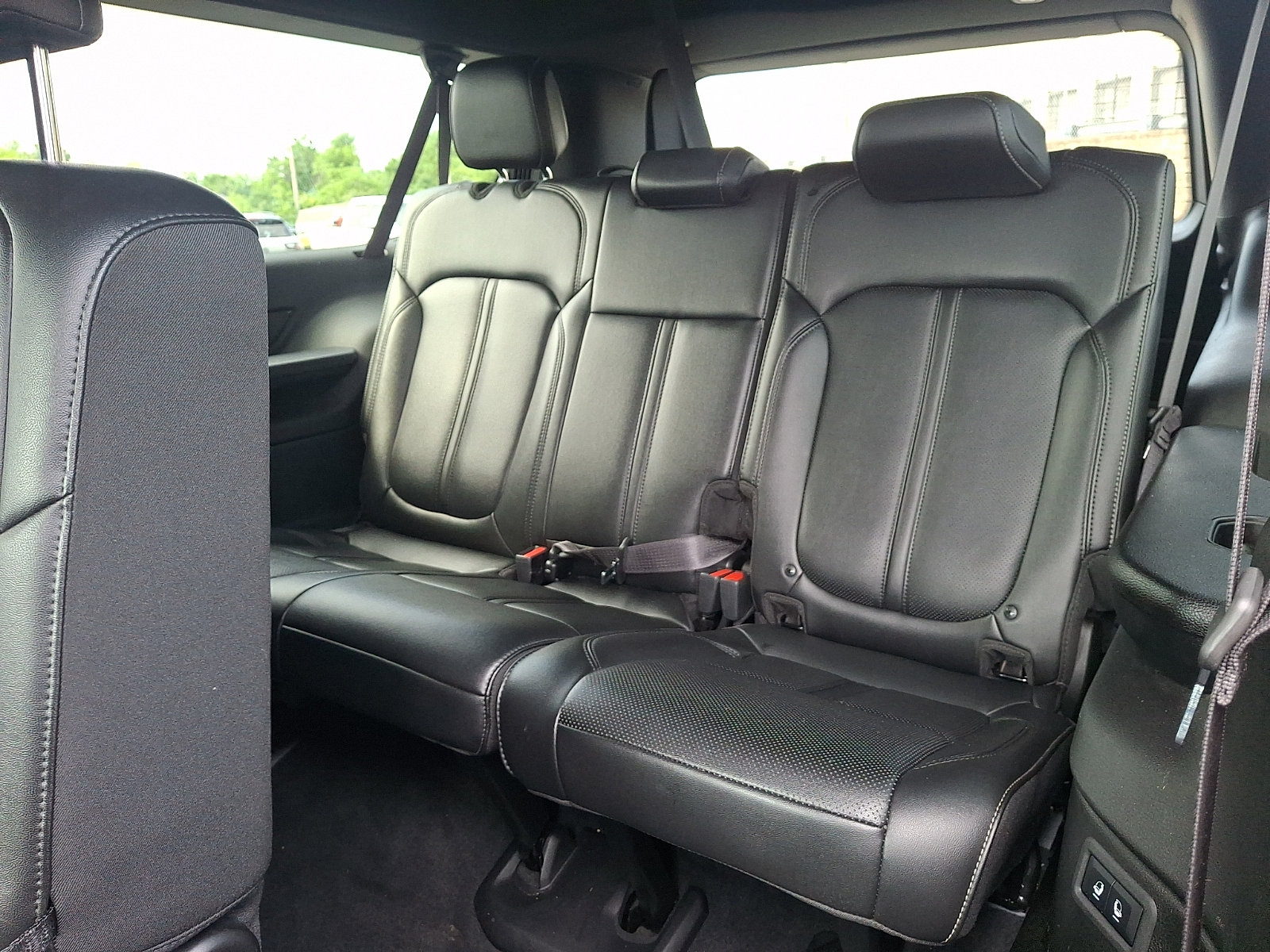 Used 2025 Jeep Wagoneer L 4WD image 11