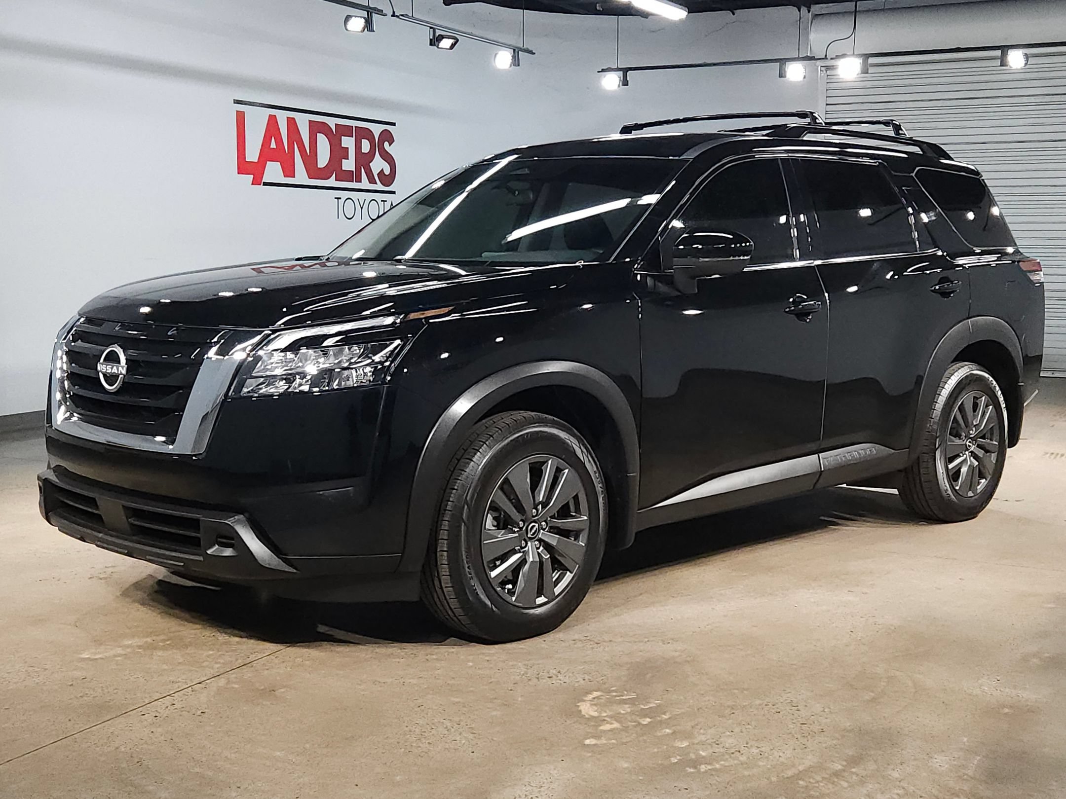 Used 2024 Nissan Pathfinder SV AWD/4WD image 3