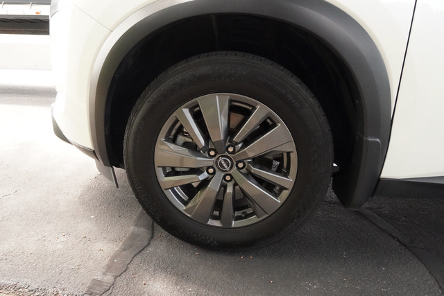 Used 2024 Nissan Pathfinder SV FWD image 32