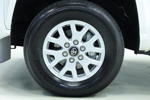Used 2025 Toyota Tacoma SR5 AWD/4WD image 9