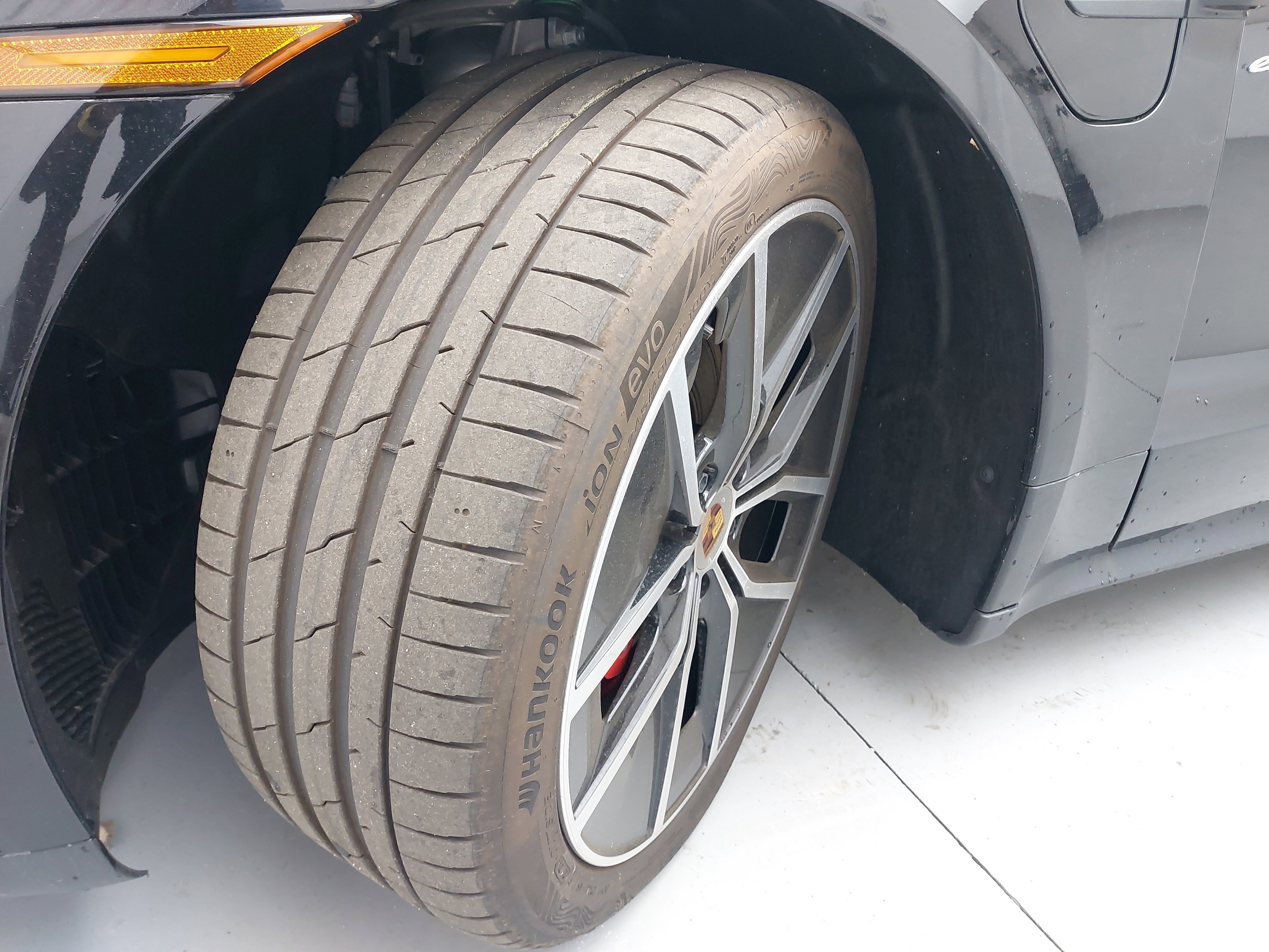 New 2025 Porsche Taycan 4S image 35