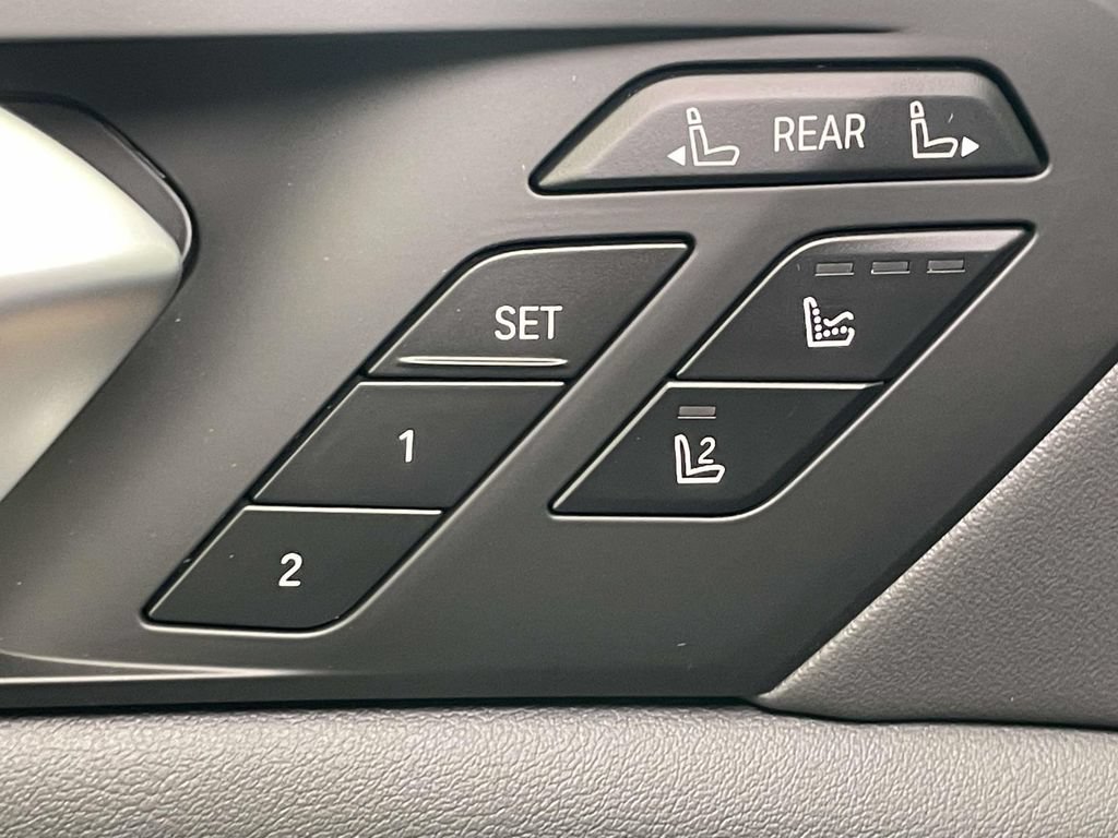 New 2027 BMW X7 M60i AWD/4WD image 32