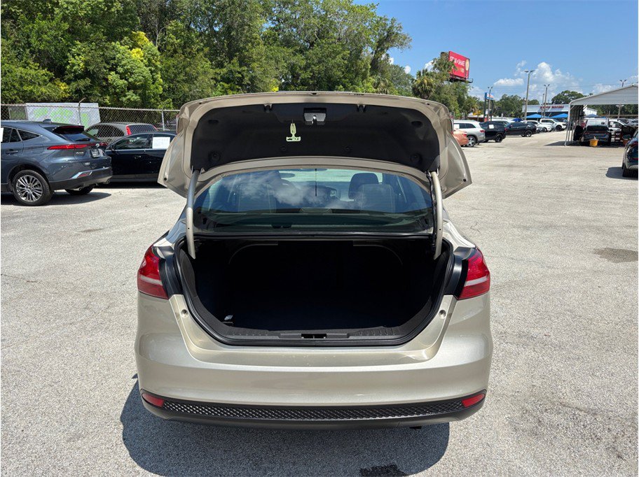 Used 2017 Ford Focus SE FWD image 32
