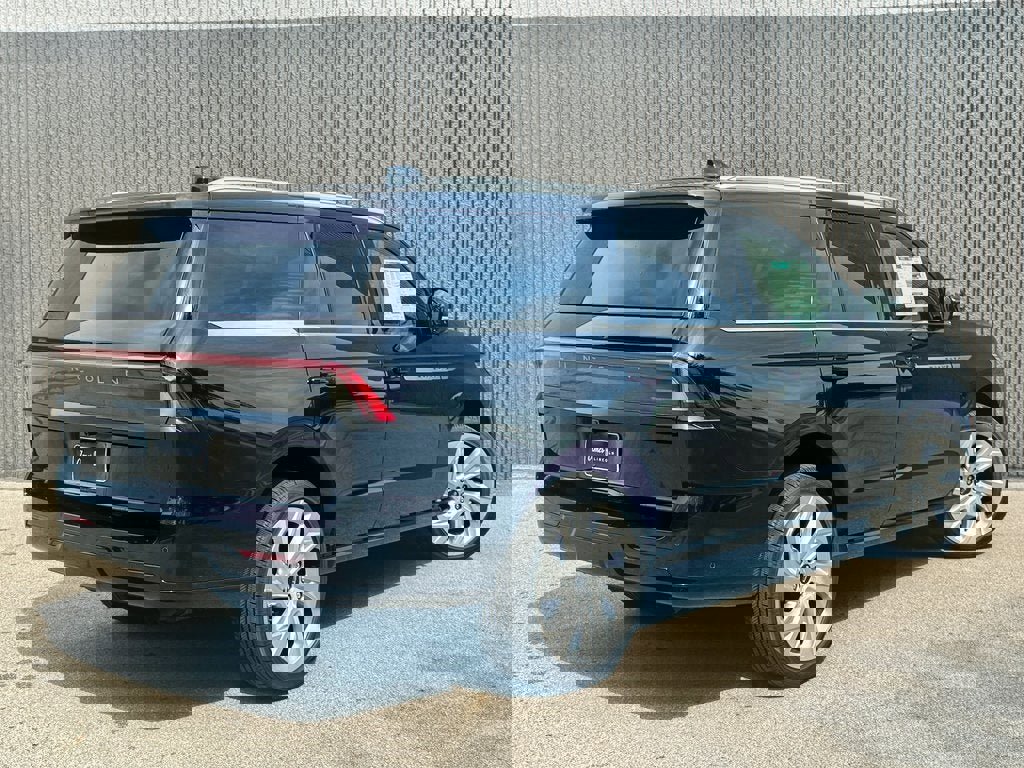 New 2025 Lincoln Navigator Reserve image 6