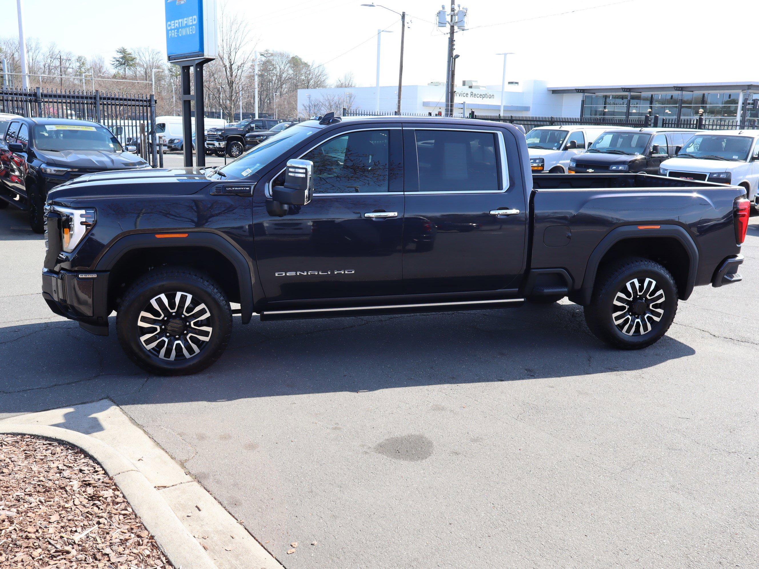Used 2025 GMC Sierra 2500 Denali Ultimate w/ Max Trailering Package image 8