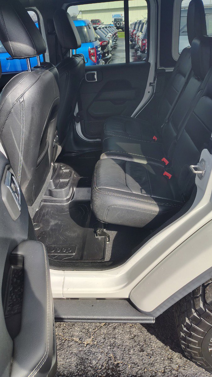 Used 2018 Jeep Wrangler Unlimited Sahara w/ Quick Order Package 24M Moab image 18