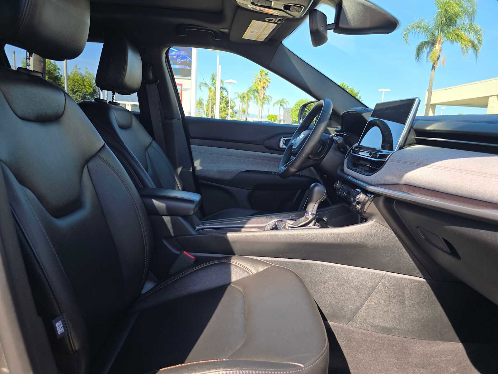 Used 2023 Jeep Compass Latitude w/ Sun and Sound Group image 11