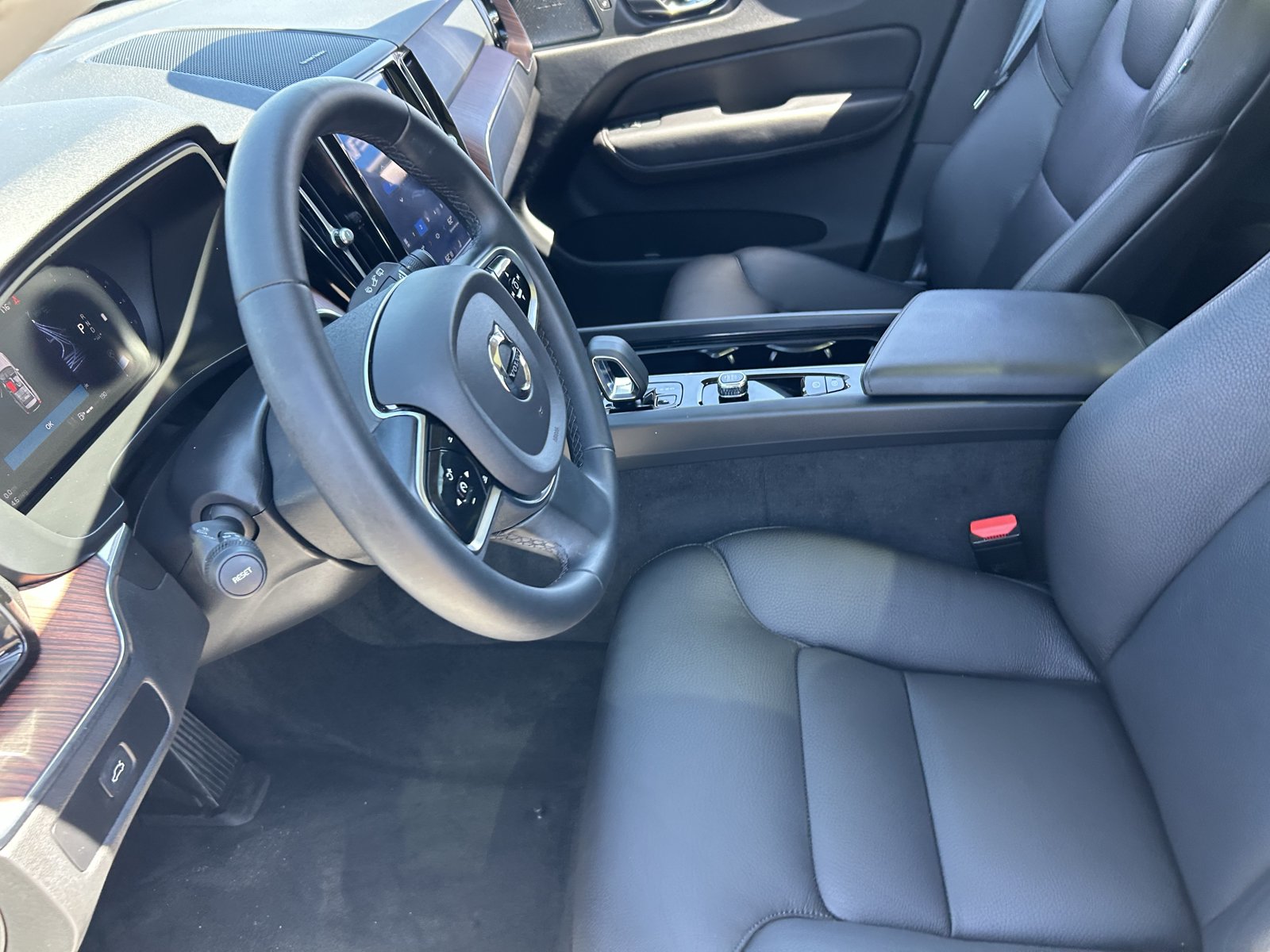 Used 2023 Volvo XC60 B5 Plus w/ Protection Package AWD/4WD image 27