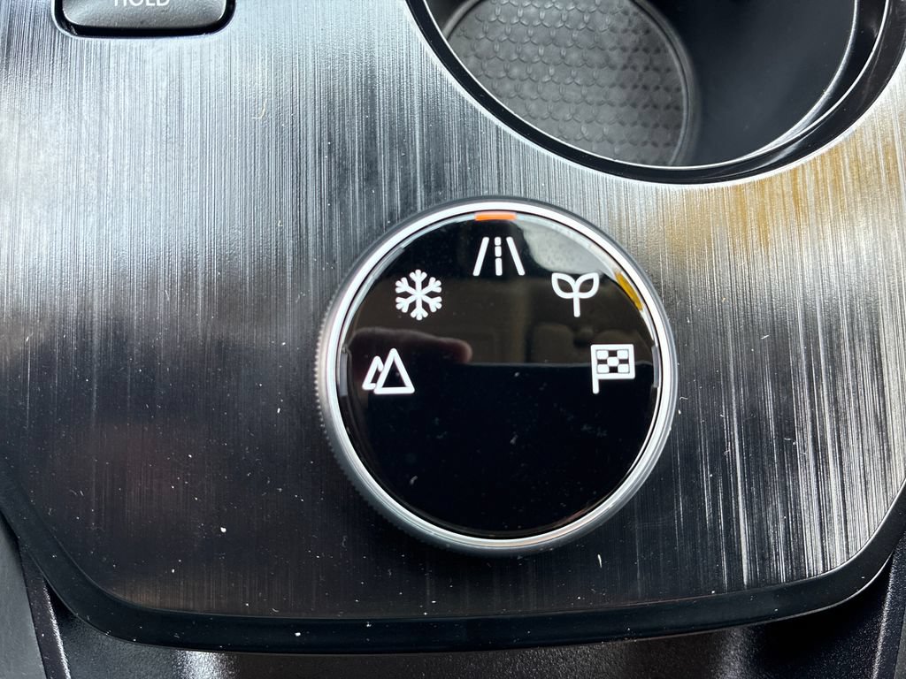 Used 2025 Nissan Rogue SL AWD/4WD image 32