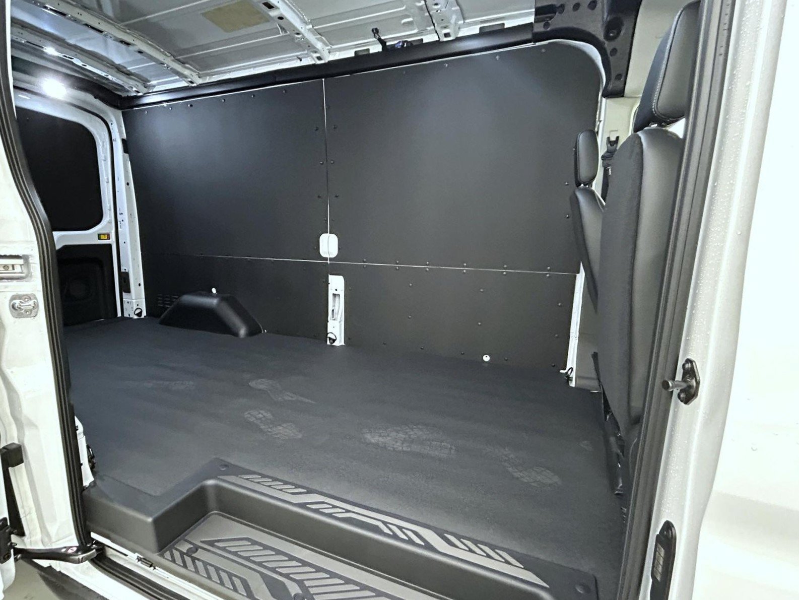 New 2027 Ford Transit 250 148 Medium Roof w/ Load Area Protection Package RWD image 17