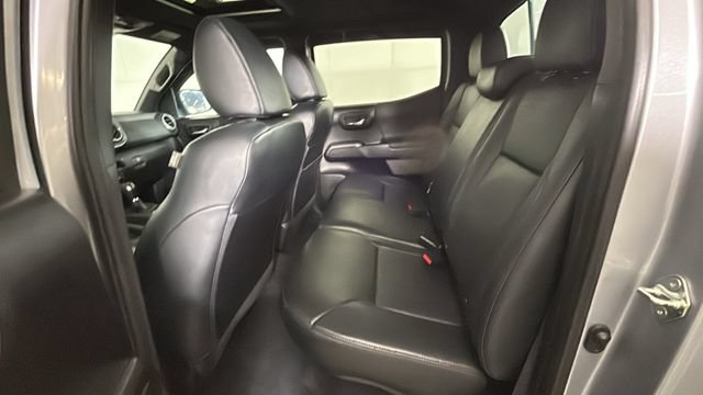Used 2020 Toyota Tacoma TRD Sport w/ TRD Premium Sport Package AWD/4WD image 26