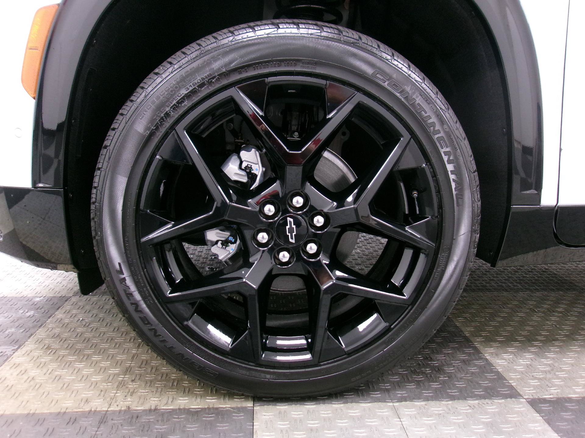 New 2026 Chevrolet Traverse RS w/ LPO, Floor Liner Package FWD image 10