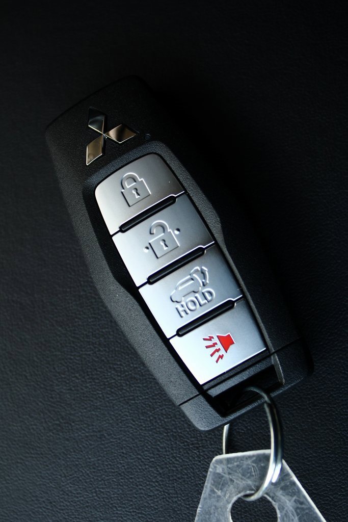 New 2025 Mitsubishi Outlander SE image 32