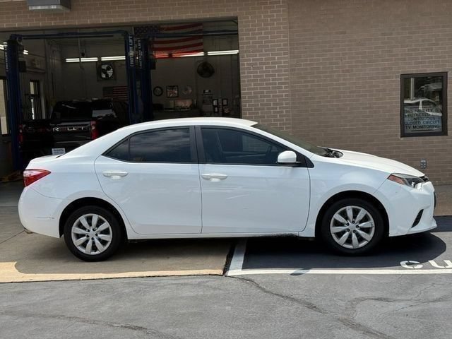 Used 2014 Toyota Corolla LE FWD image 2
