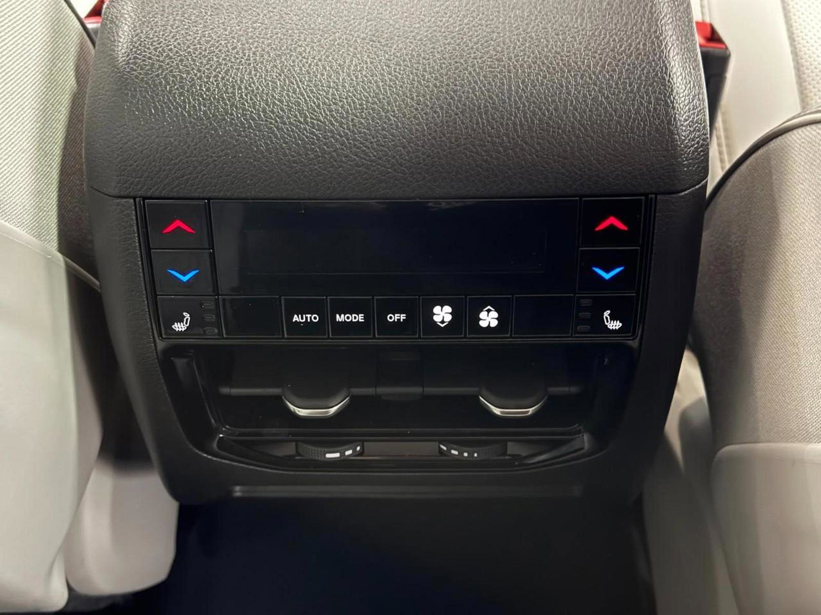 Used 2022 Jeep Grand Cherokee Overland w/ Advanced Protech Group III image 11