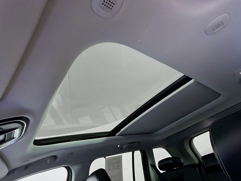 Used 2023 Jeep Grand Cherokee 4WD 4xe w/ Luxury Tech Group II image 19