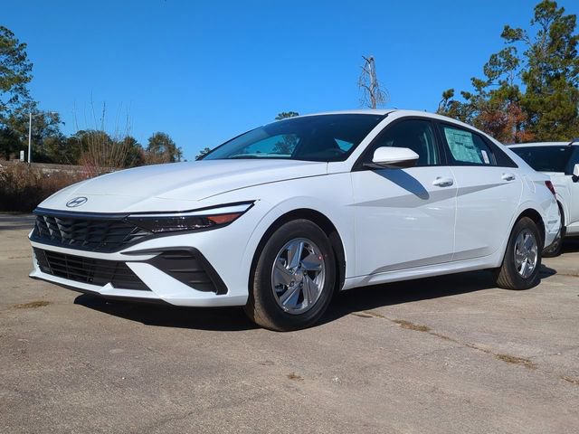 New 2026 Hyundai Elantra SE FWD image 2