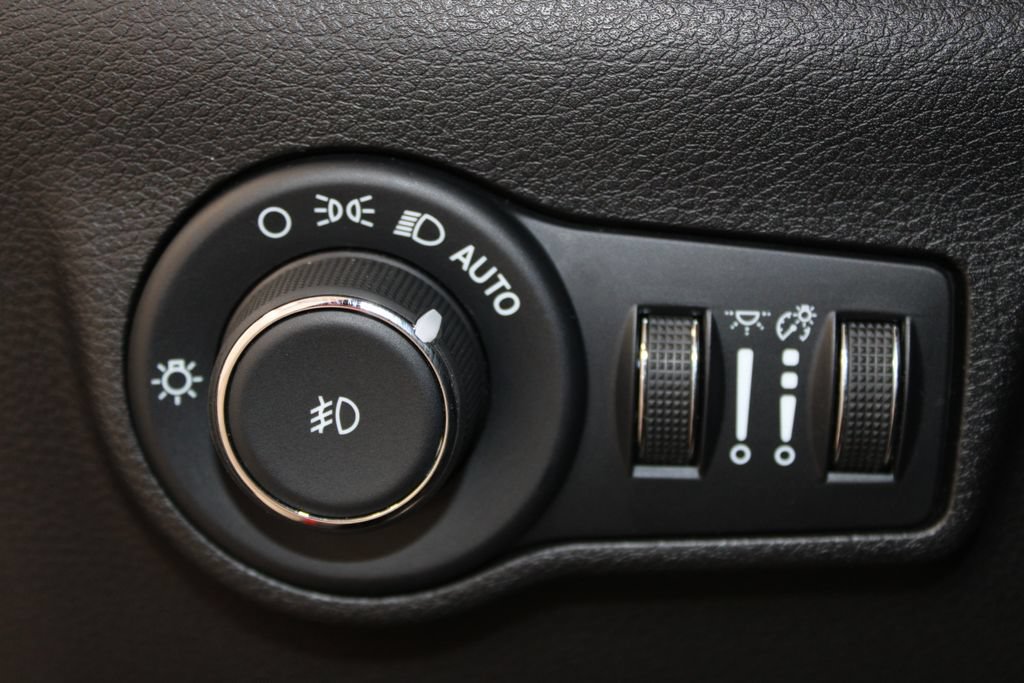 Used 2025 Jeep Compass Trailhawk AWD/4WD image 47