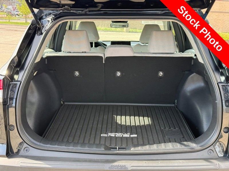 Used 2023 Toyota Corolla Cross L AWD/4WD image 9
