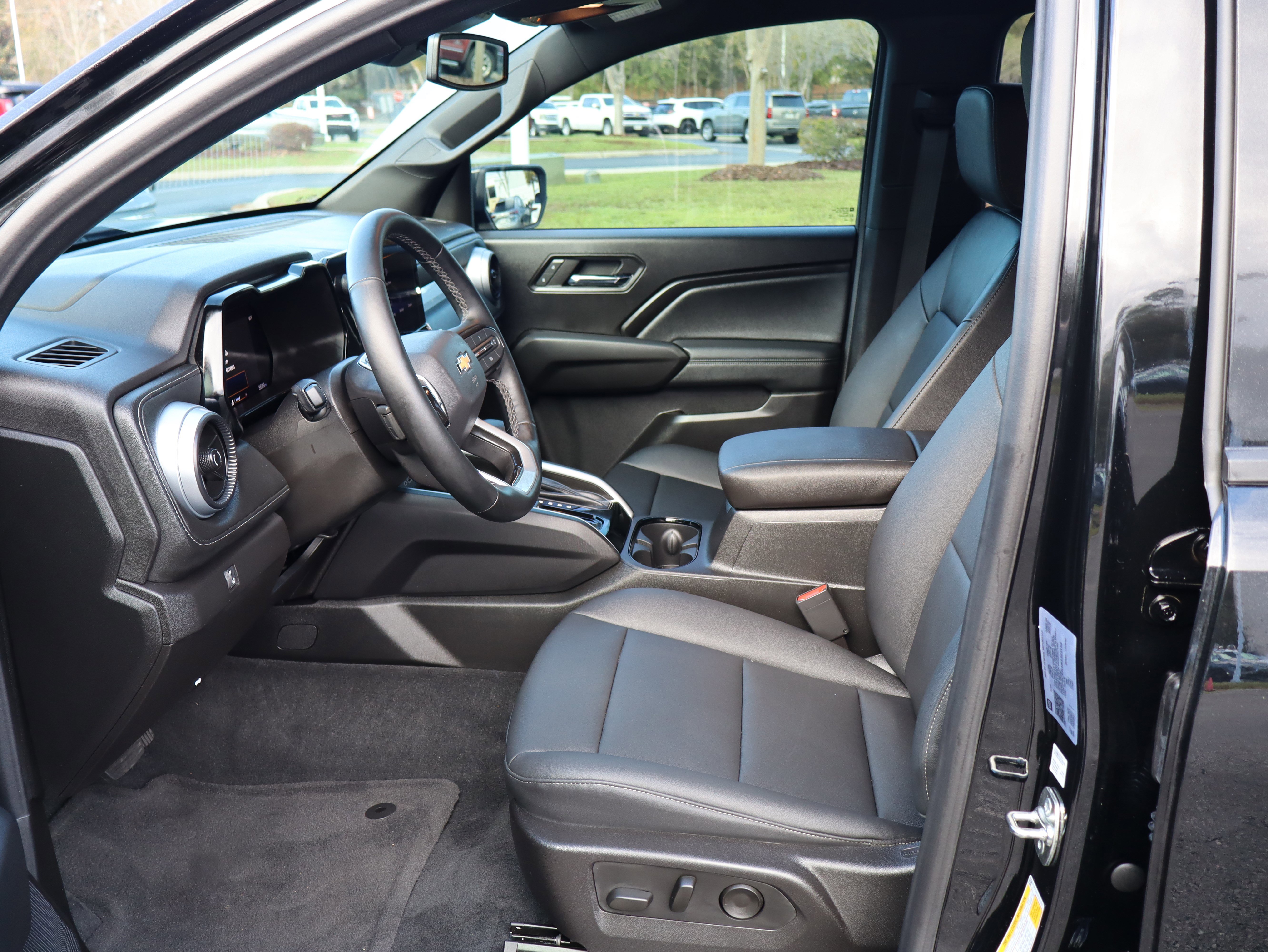 Used 2024 Chevrolet Colorado LT w/ LT Convenience Package III image 20