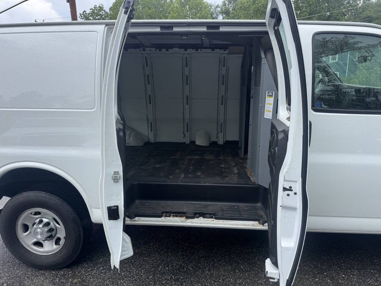 Used 2017 Chevrolet Express 2500 RWD image 12