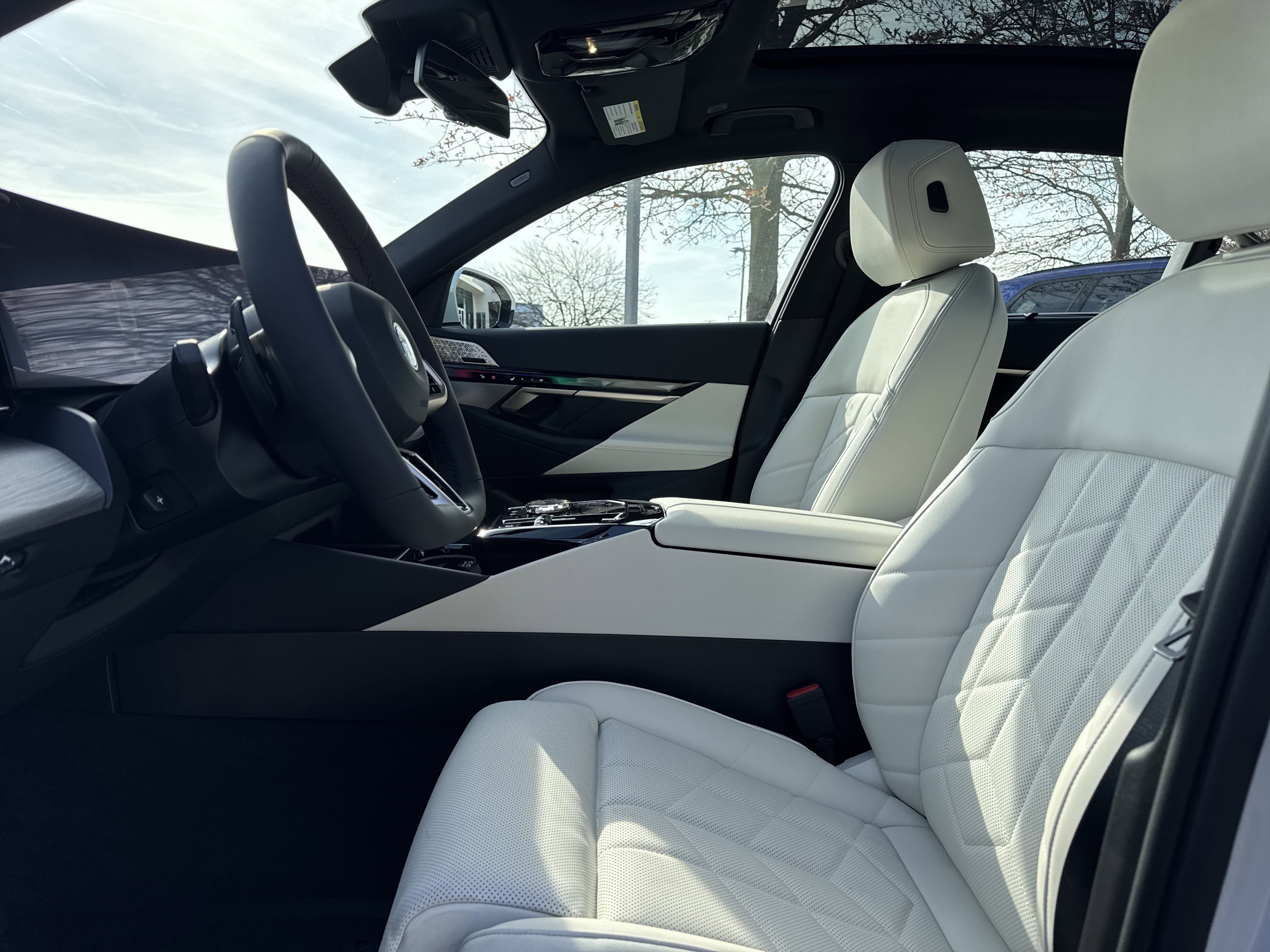 New 2026 BMW 550e xDrive w/ Executive Package image 10