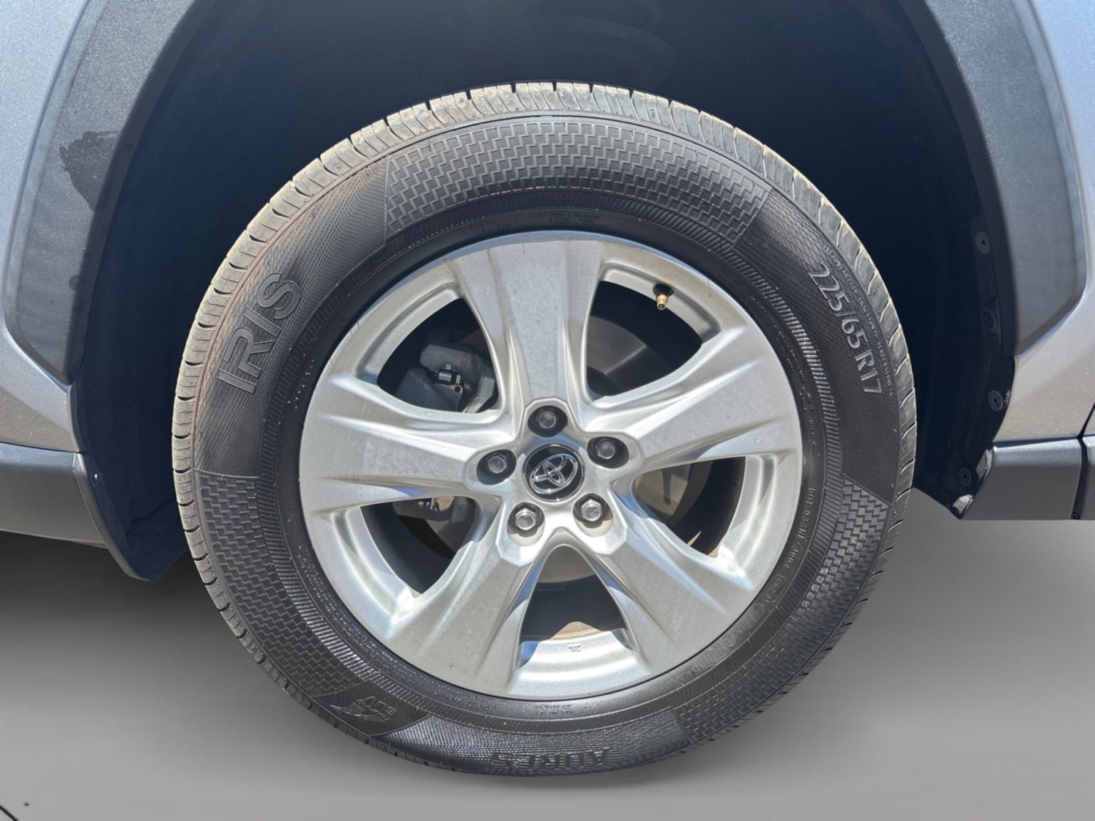Used 2021 Toyota RAV4 XLE FWD image 9