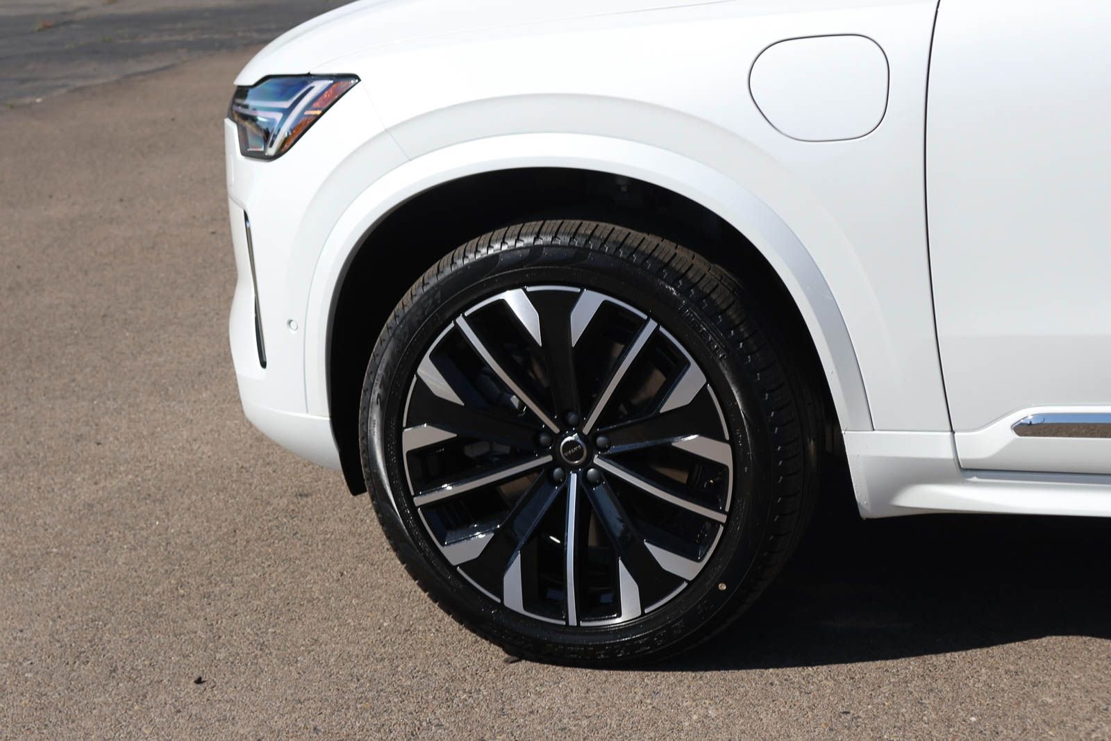 New 2026 Volvo XC90 T8 Plus w/ Protection Package AWD/4WD image 9