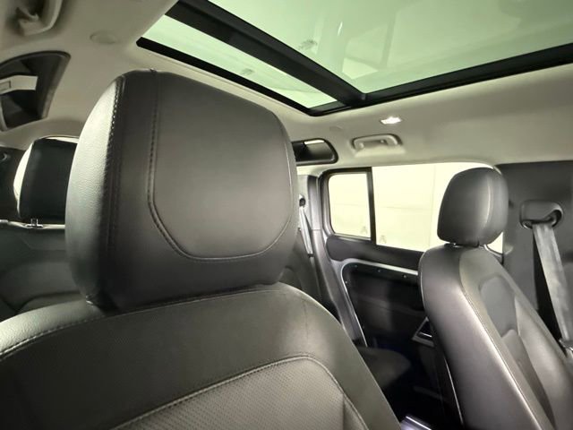 Used 2020 Land Rover Defender 110 SE image 34