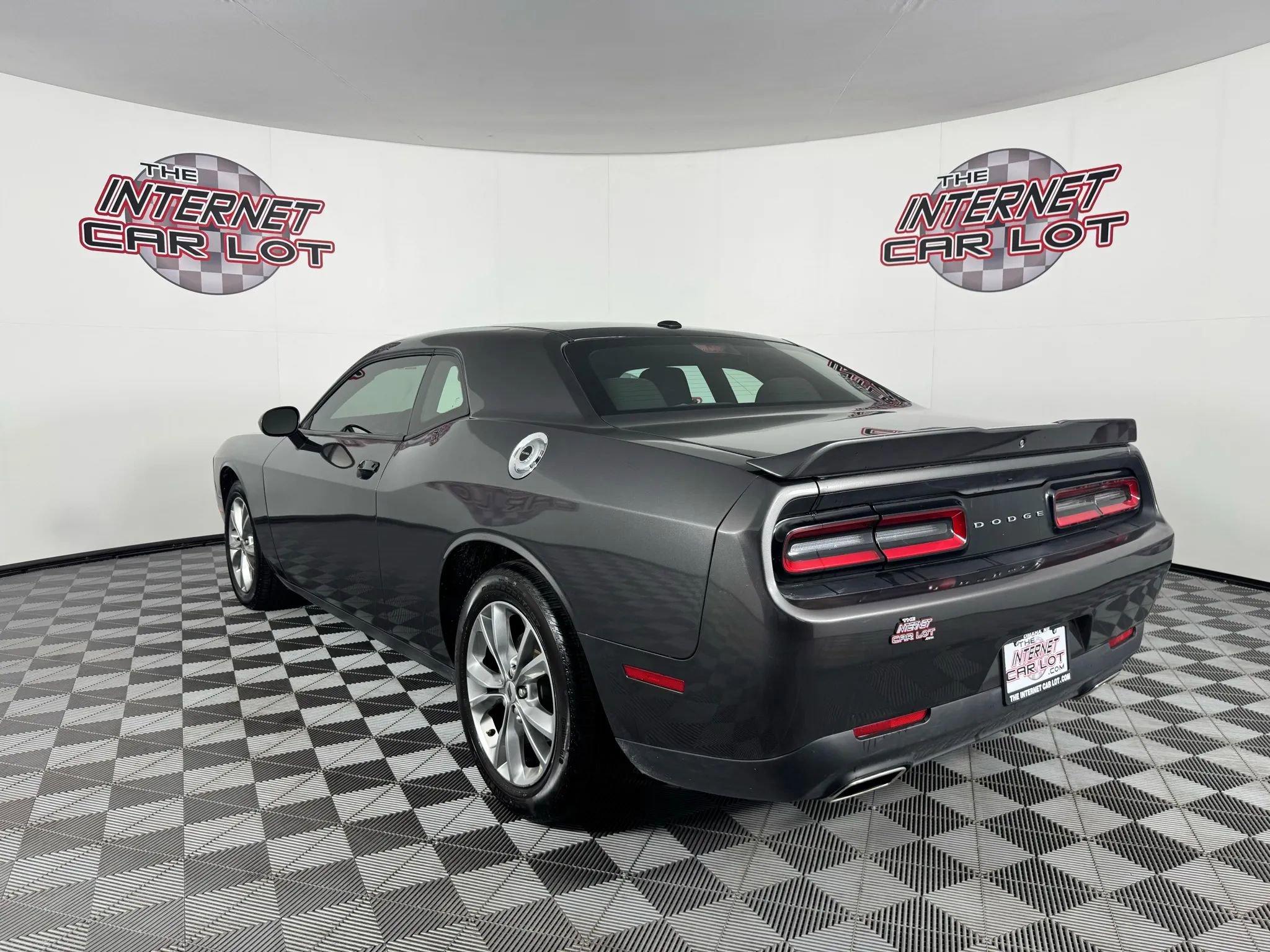 Used 2021 Dodge Challenger SXT image 5