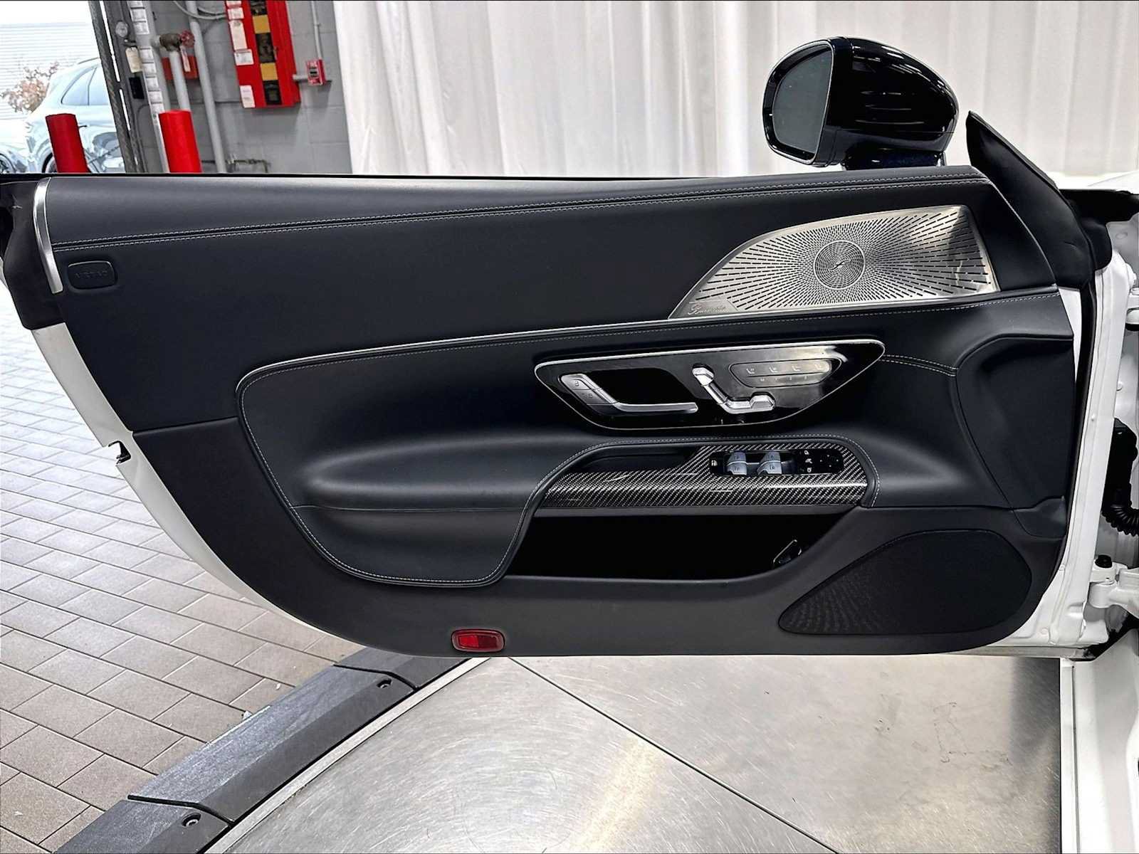 Used 2022 Mercedes-Benz SL 63 AMG 4MATIC image 24